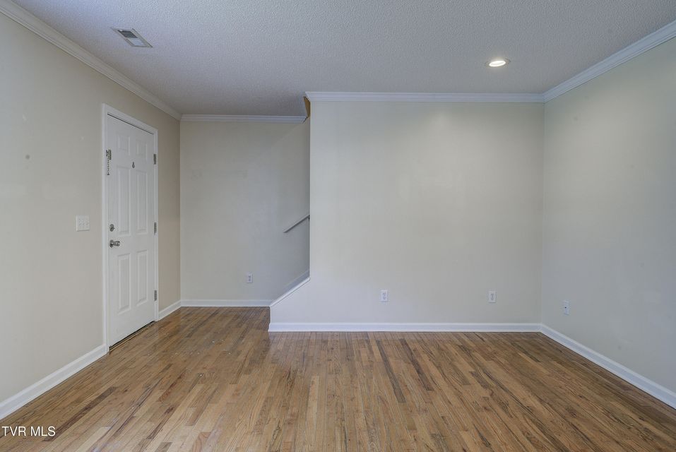 Photo #8: 1809 Lakeview Drive