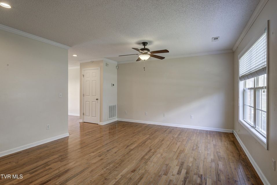 Photo #9: 1809 Lakeview Drive