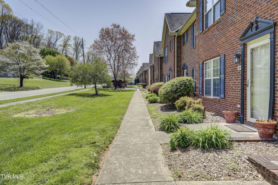 Photo #4: 1809 Lakeview Drive