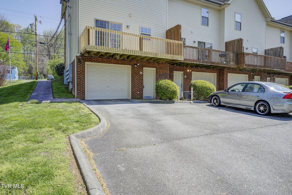 Photo #35: 1809 Lakeview Drive