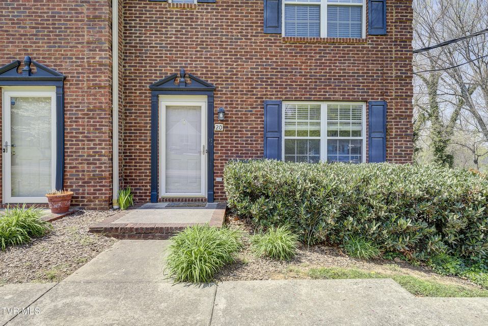 Photo #2: 1809 Lakeview Drive