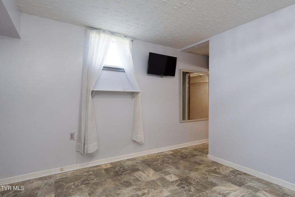 Photo #25: 257 Clearview Street
