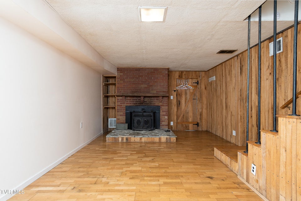 Photo #29: 257 Clearview Street