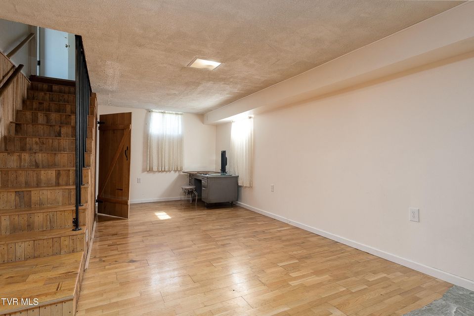 Photo #28: 257 Clearview Street