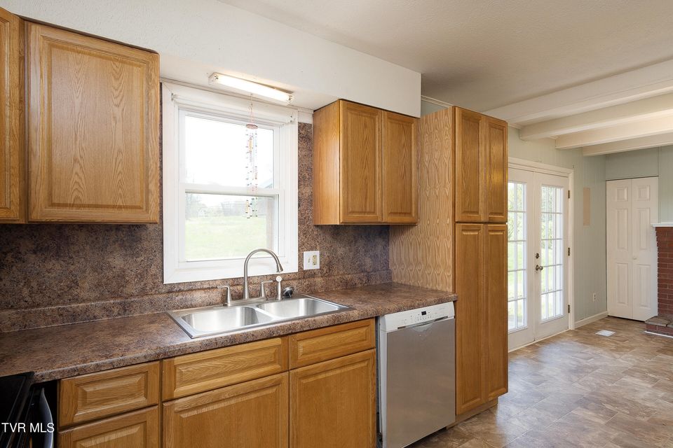 Photo #15: 257 Clearview Street