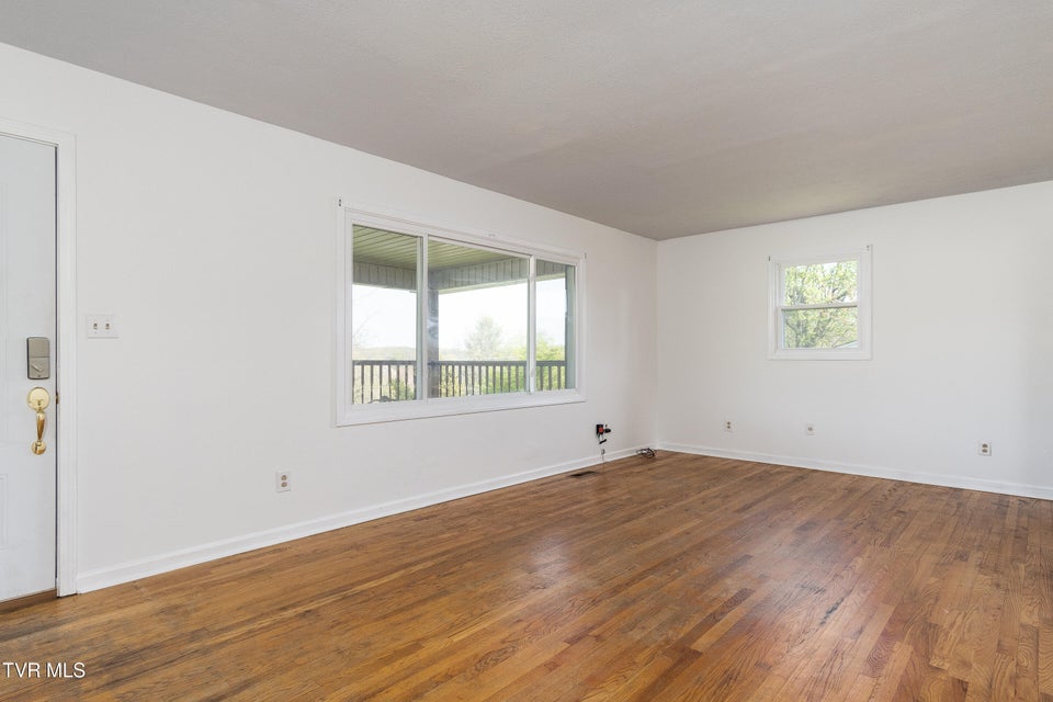 Photo #9: 257 Clearview Street