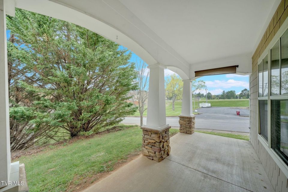 Photo #17: 211 University Parkway