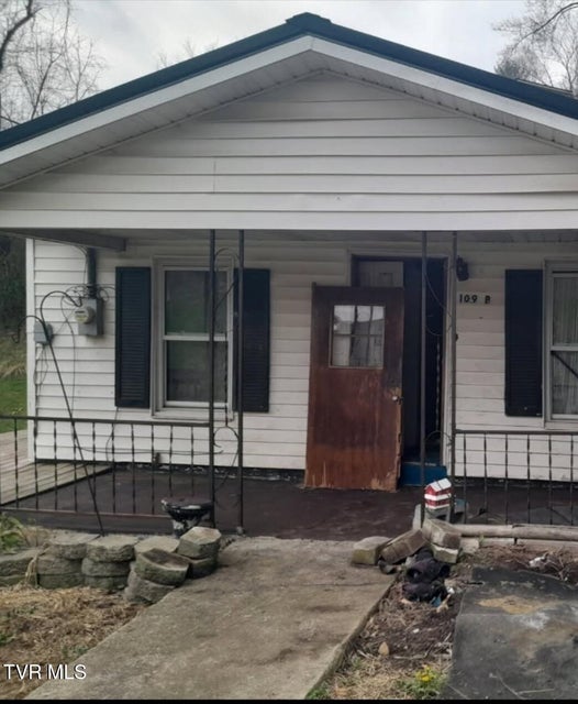 Photo #3: 109 Chestnut Avenue