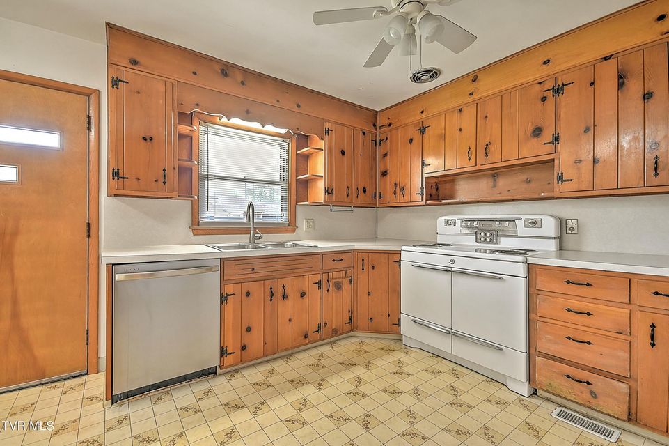 Photo #11: 2013 Hermitage Drive