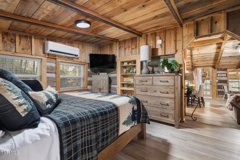 Photo #19: 445 & 475 Log Cabin Road