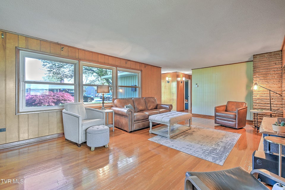 Photo #27: 2025 Oakland Street