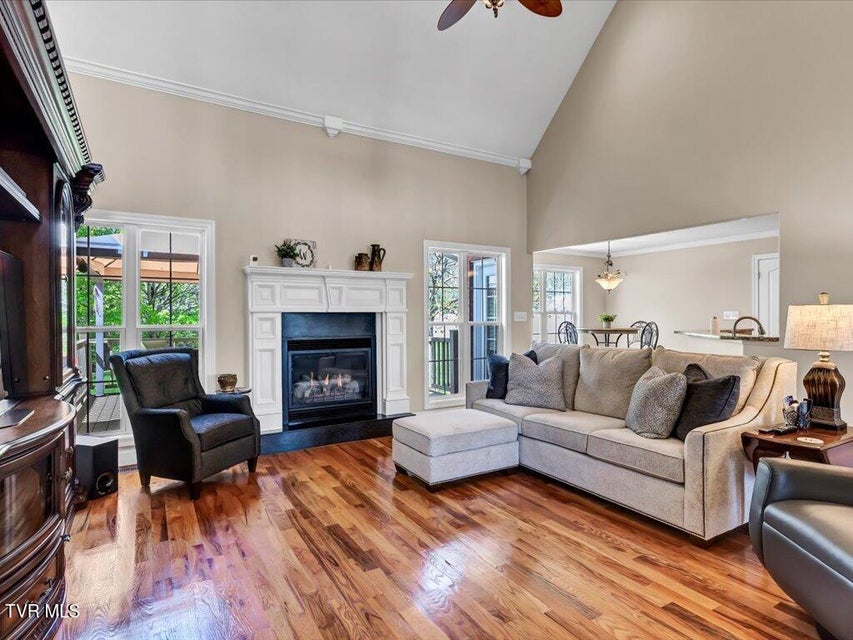 Photo #8: 4034 Wellington Boulevard