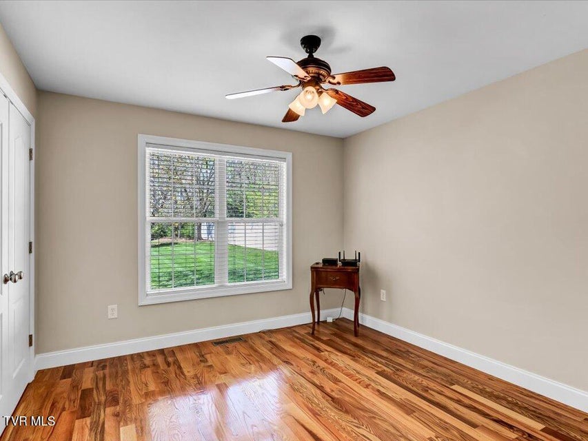 Photo #18: 4034 Wellington Boulevard