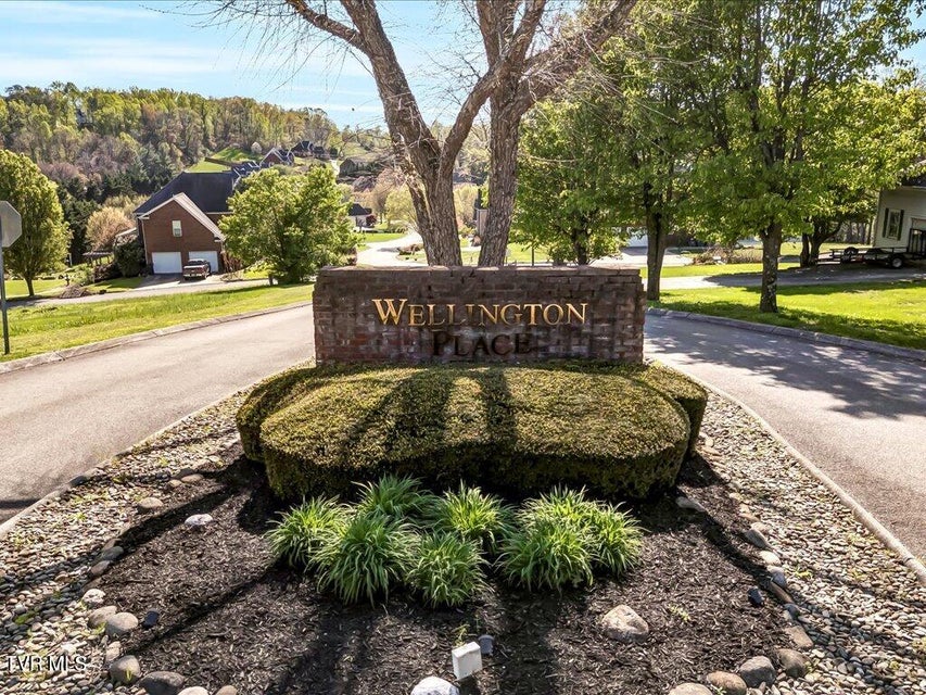 Photo #46: 4034 Wellington Boulevard