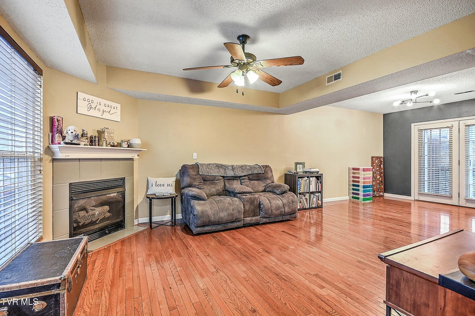 Photo #5: 305 Waterford Court