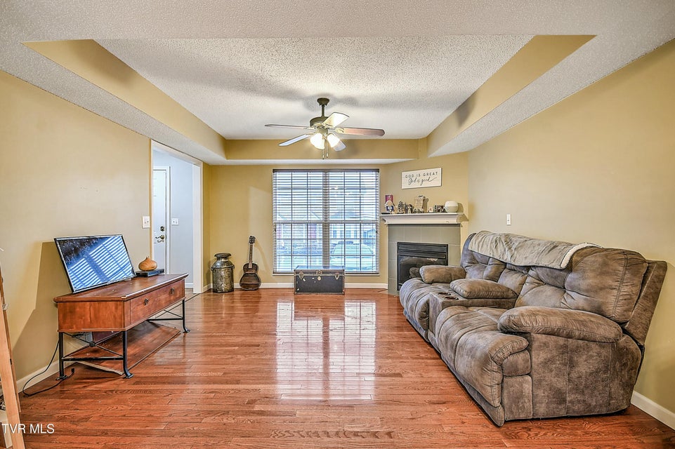 Photo #8: 305 Waterford Court