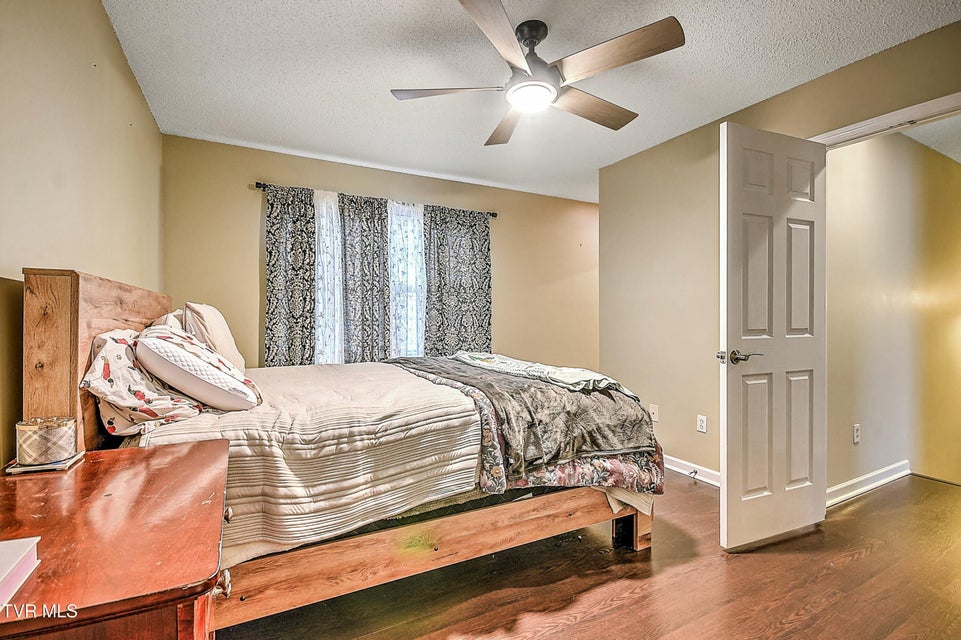 Photo #26: 305 Waterford Court