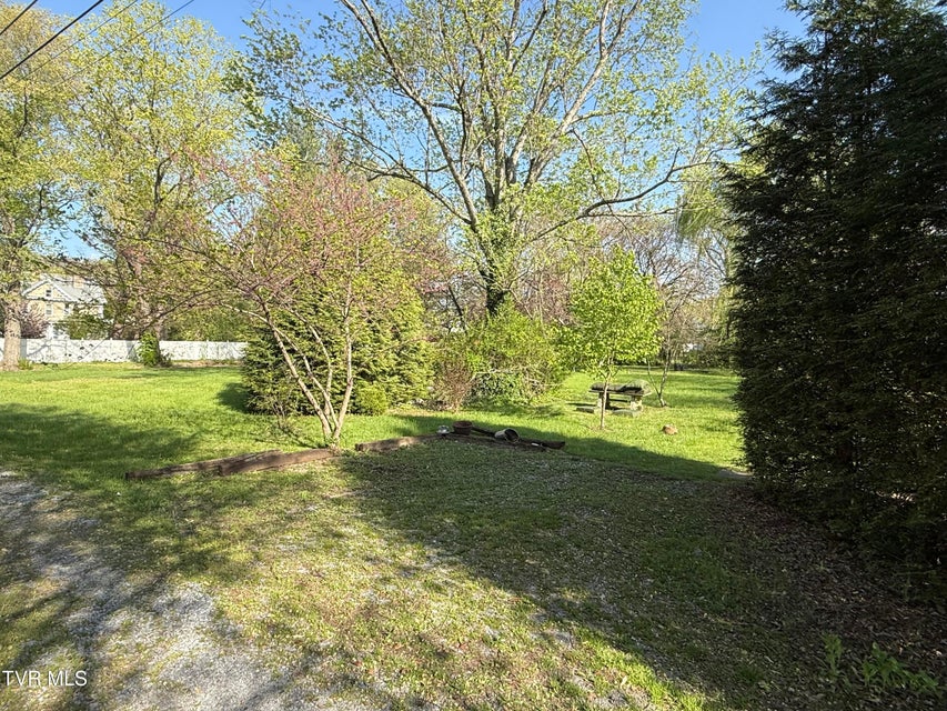 Photo #4: 214 Sycamore Street