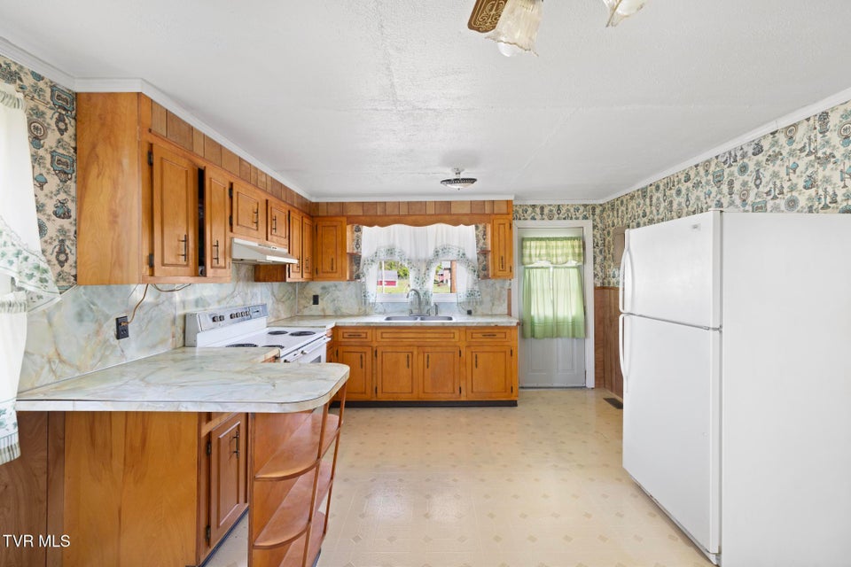 Photo #7: 949 Main Boulevard
