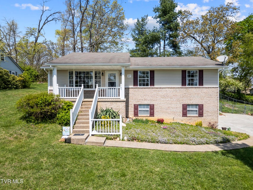 Photo #2: 207 Dogwood Drive