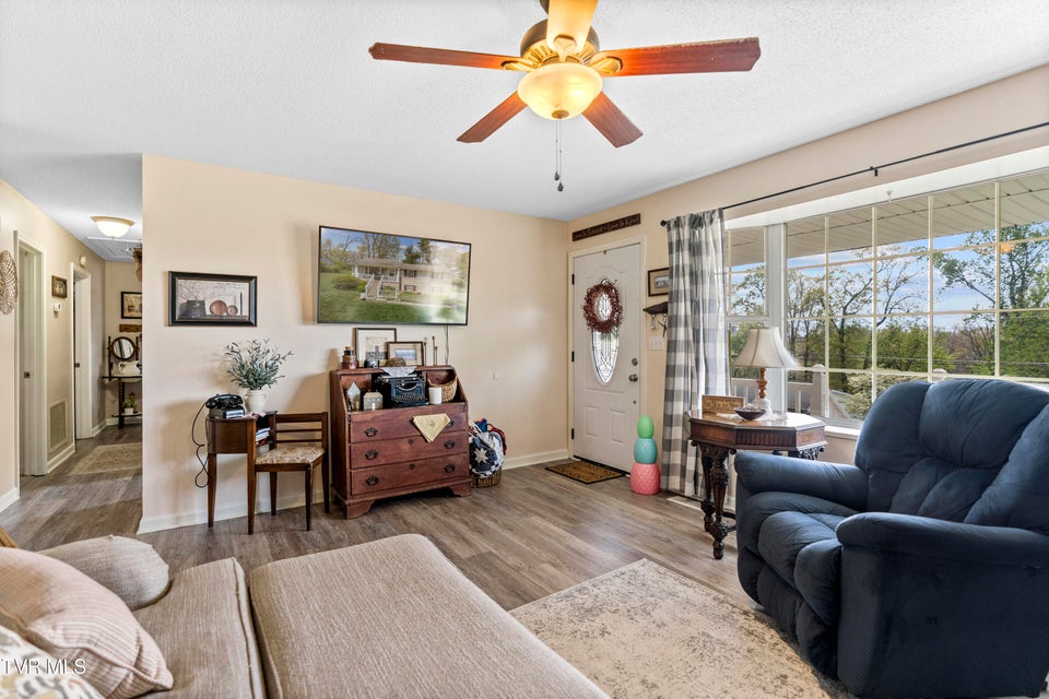 Photo #3: 207 Dogwood Drive