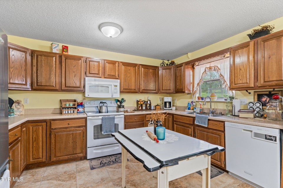 Photo #5: 207 Dogwood Drive