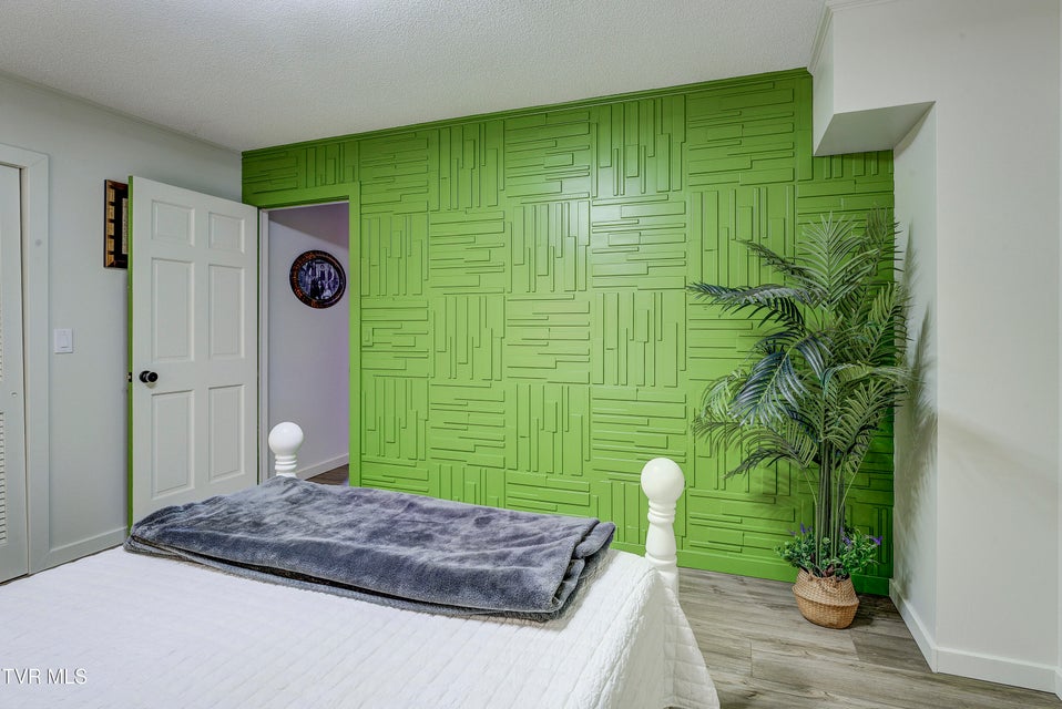 Photo #38: 204 Luttrell Street
