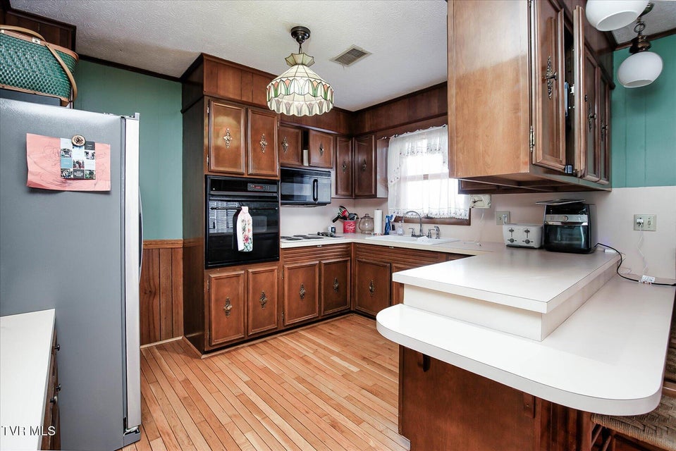 Photo #7: 1220 Kingston Court