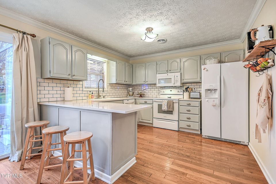 Photo #16: 3700 Deepwood Drive