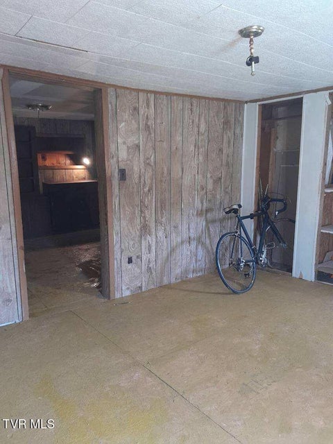 Photo #9: 109 Chestnut Avenue