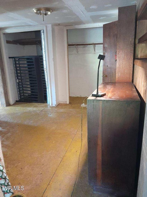 Photo #12: 109 Chestnut Avenue