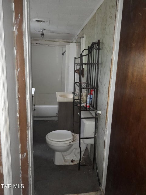 Photo #15: 109 Chestnut Avenue