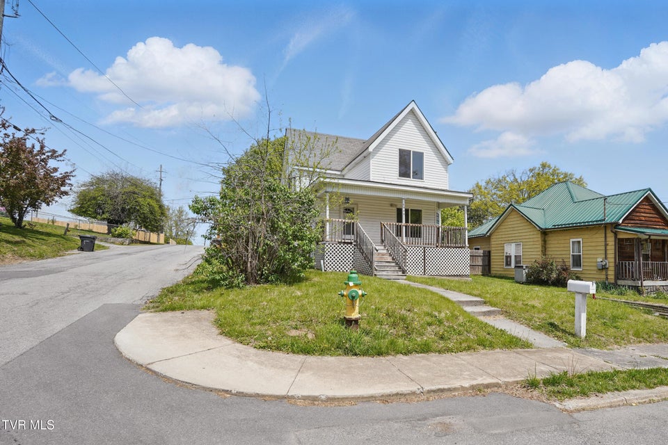 Photo #27: 1133 Hill Street