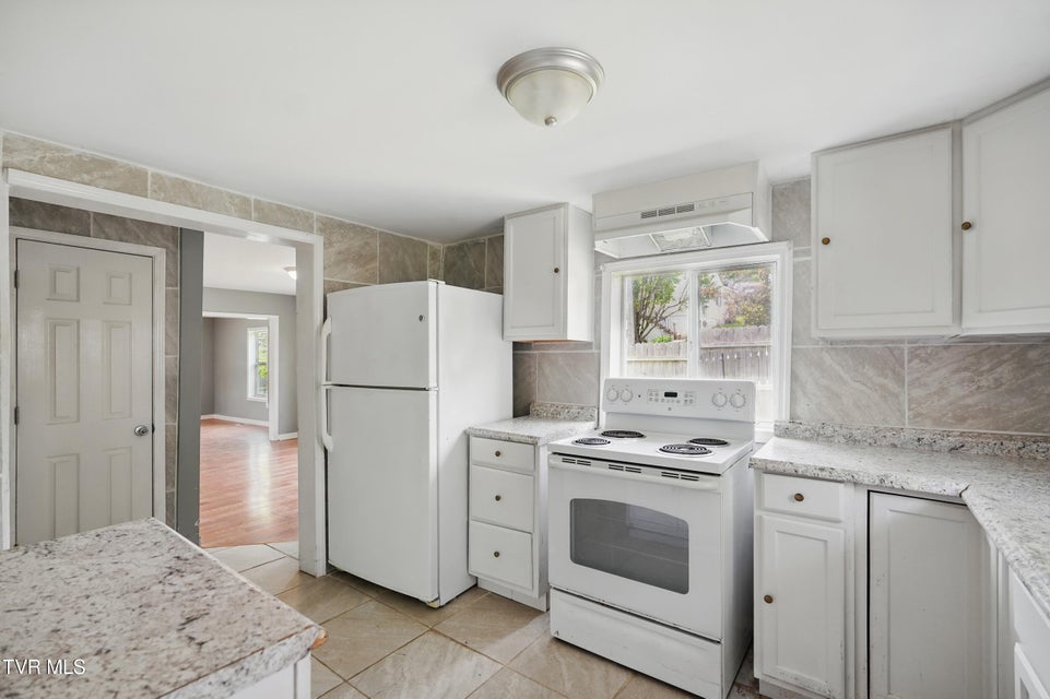 Photo #4: 1133 Hill Street