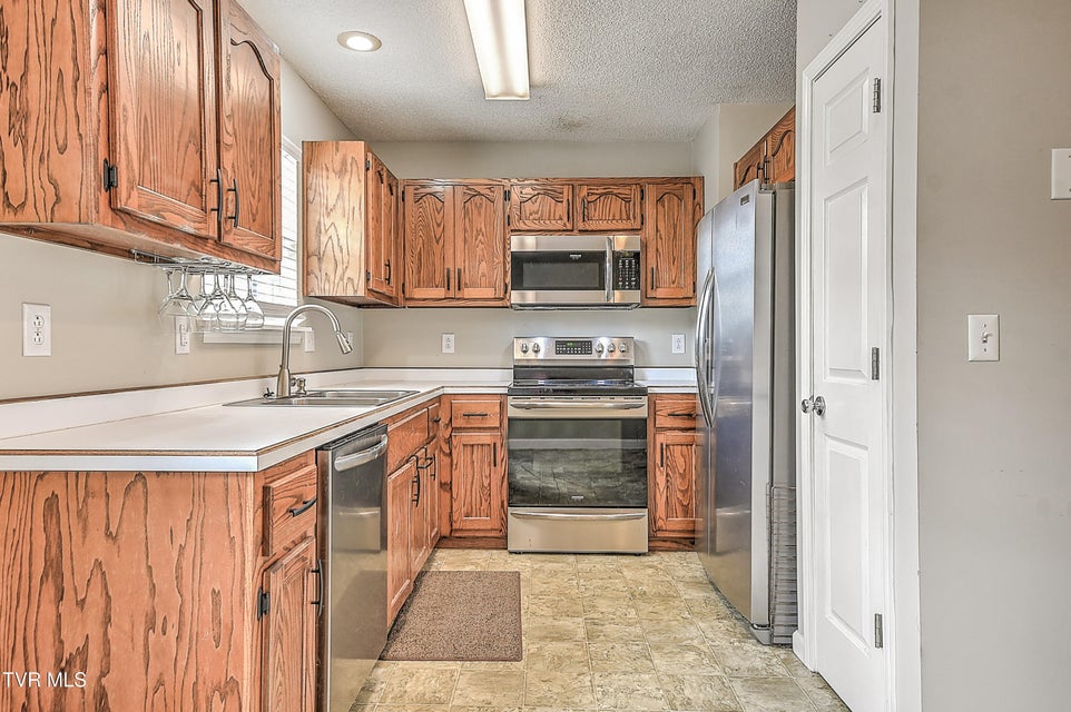 Photo #13: 12 Pepper Ridge Court