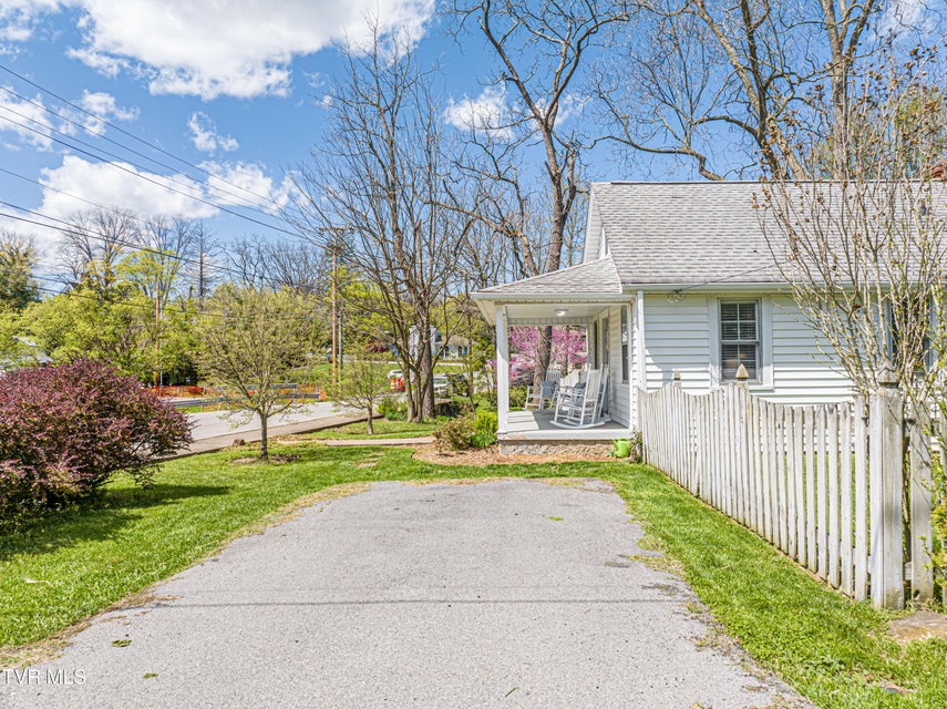 Photo #54: 313 Tanner Street