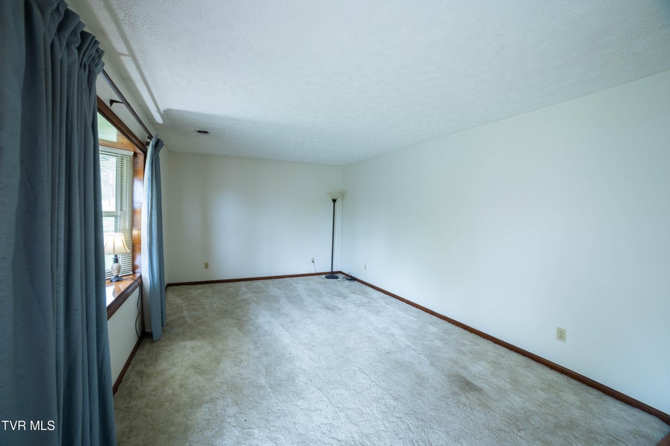 Photo #10: 320 Bell Street