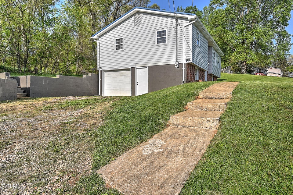 Photo #35: 133 Dillow Hill Drive