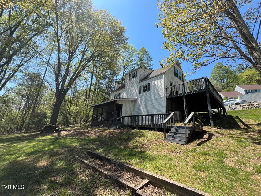 Photo #5: 4004 Lakeland Drive