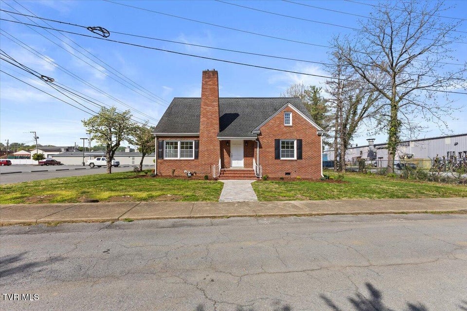 Photo #3: 223 N. Riverside Drive