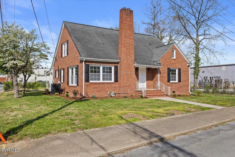 Photo #10: 223 N. Riverside Drive