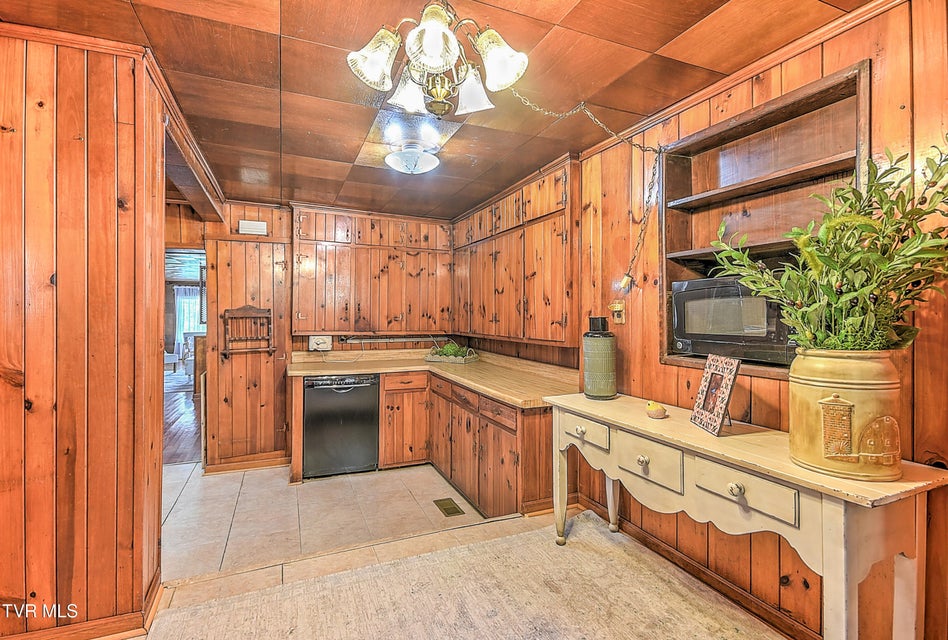 Photo #31: 2638 Anderson Street