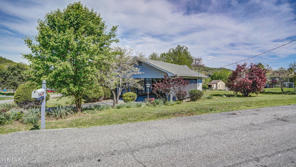 Photo #3: 202 Redwood Road