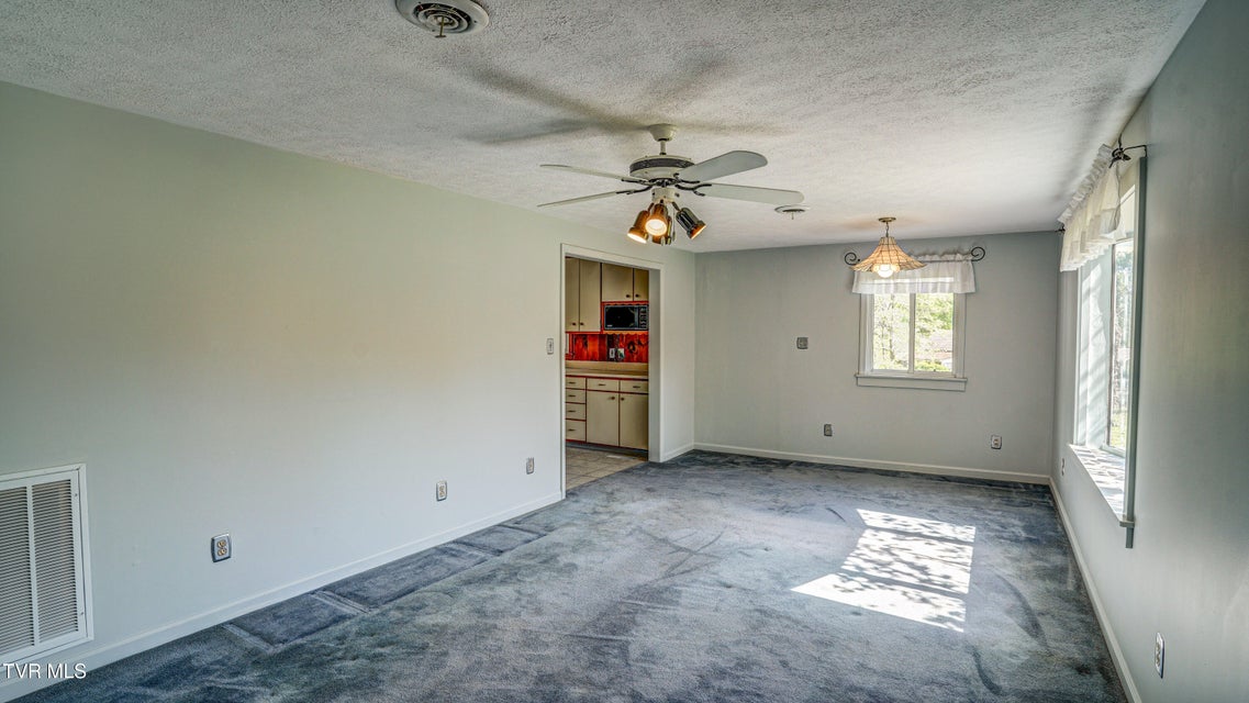 Photo #10: 202 Redwood Road