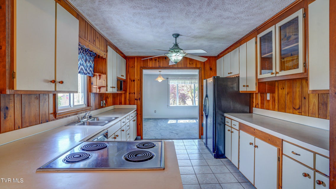 Photo #17: 202 Redwood Road