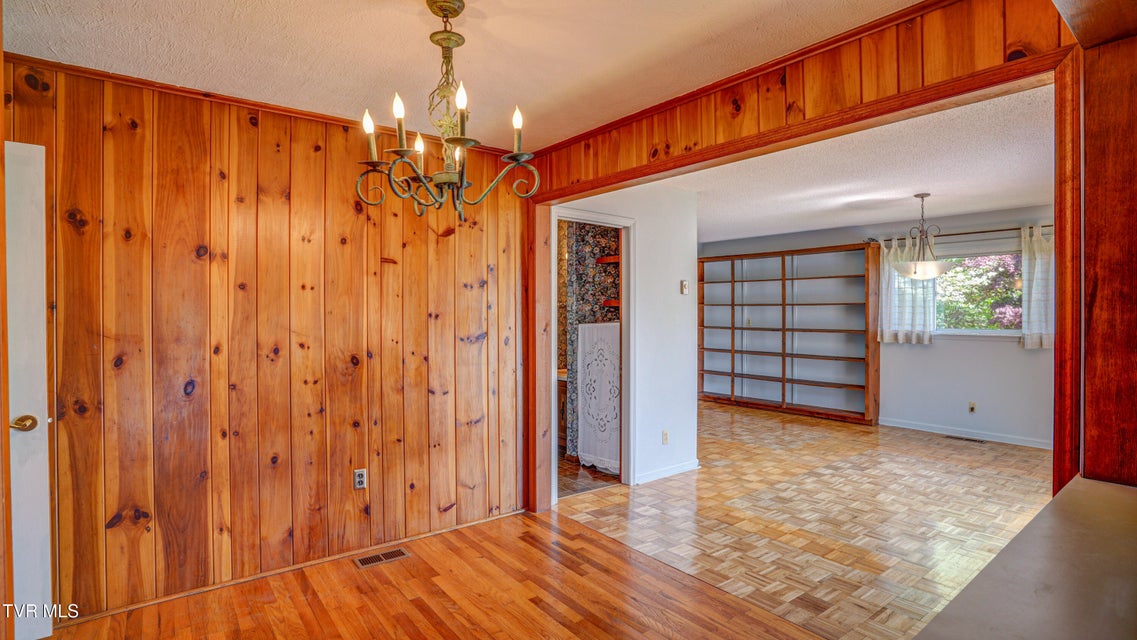 Photo #18: 202 Redwood Road