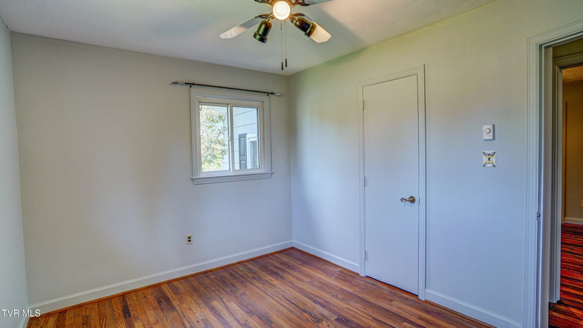 Photo #31: 202 Redwood Road