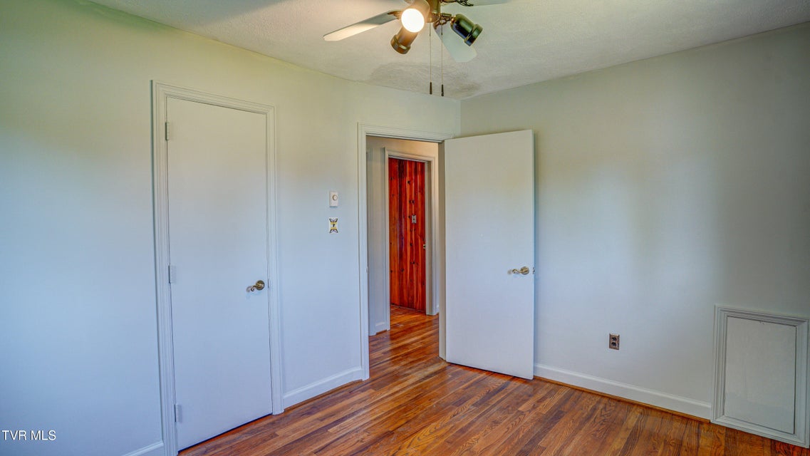 Photo #32: 202 Redwood Road