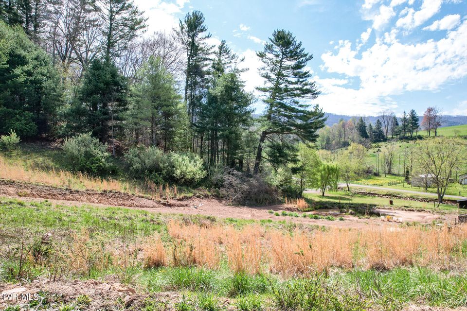 Photo #10: 887 Mill Creek Road