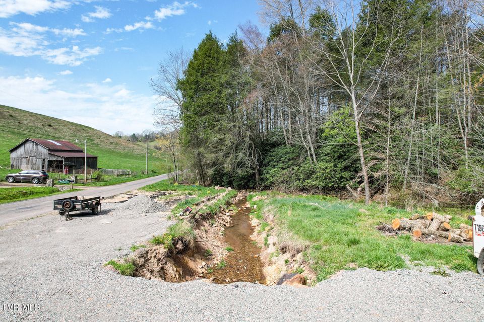 Photo #26: 887 Mill Creek Road